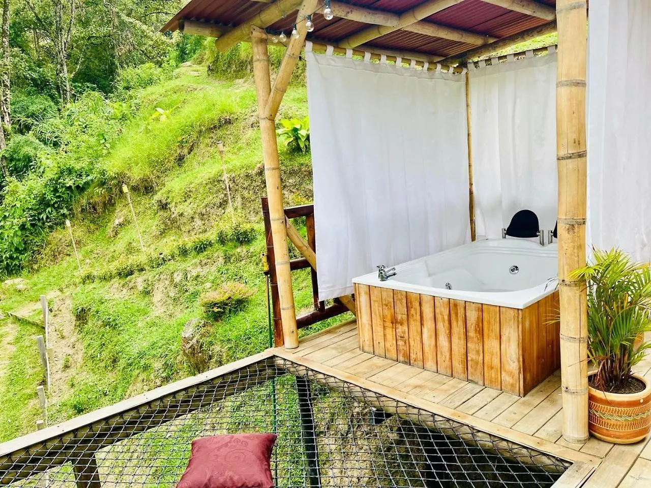Bamboo Lodge, Vista Privilegiada A Las Montanas Medellín 0*,