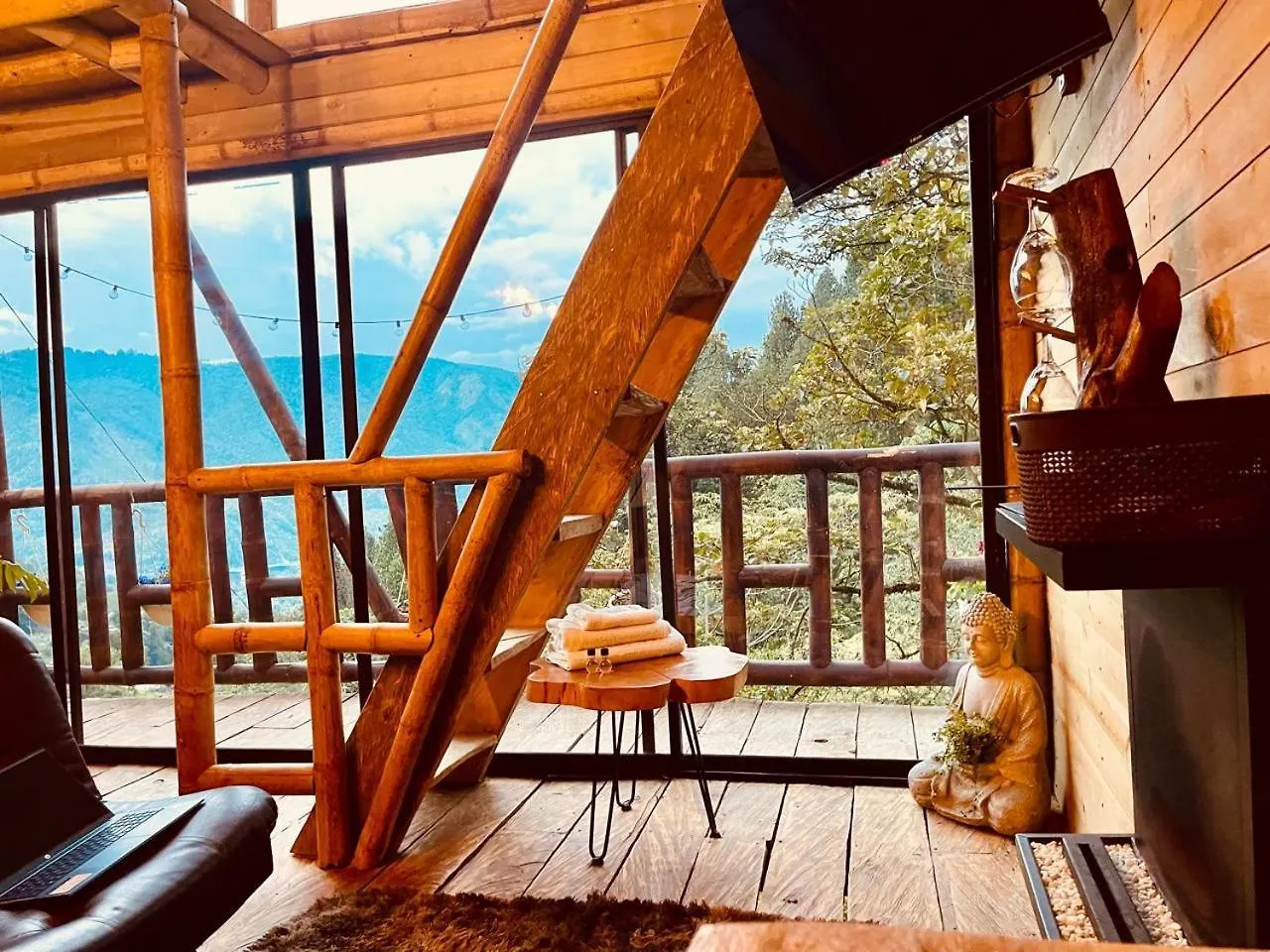 Bamboo Lodge, Vista Privilegiada A Las Montanas Medellin Colombia